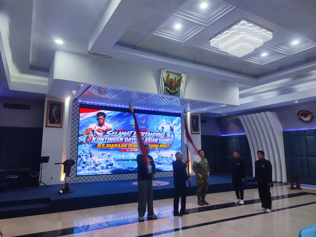 Acara pelepasan kontingen dayung Indonesia menuju Asian Games Aichi-Nagoya dan Kejuaraan Dunia Perahu Naga, di Wisma Elang Laut, Menteng, Jakarta Pusat, Senin (14/9/2026).